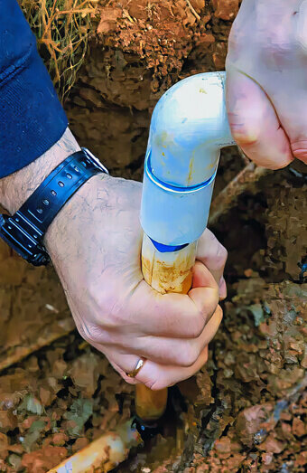 https://plumberellenbrook.com.au/uploads/2025/06/emergency-plumbing-882356.jpg