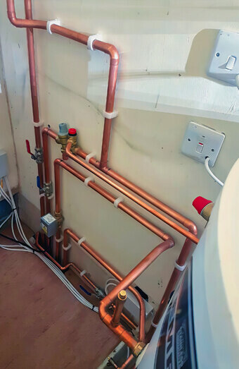 https://plumberellenbrook.com.au/uploads/2025/06/hot-water-301986.jpg