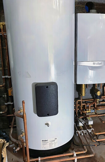 https://plumberellenbrook.com.au/uploads/2025/06/hot-water-410504.jpg